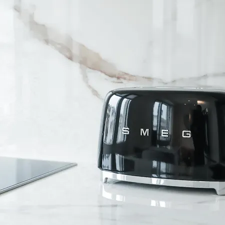 Core Royal-studio & Parking アパート